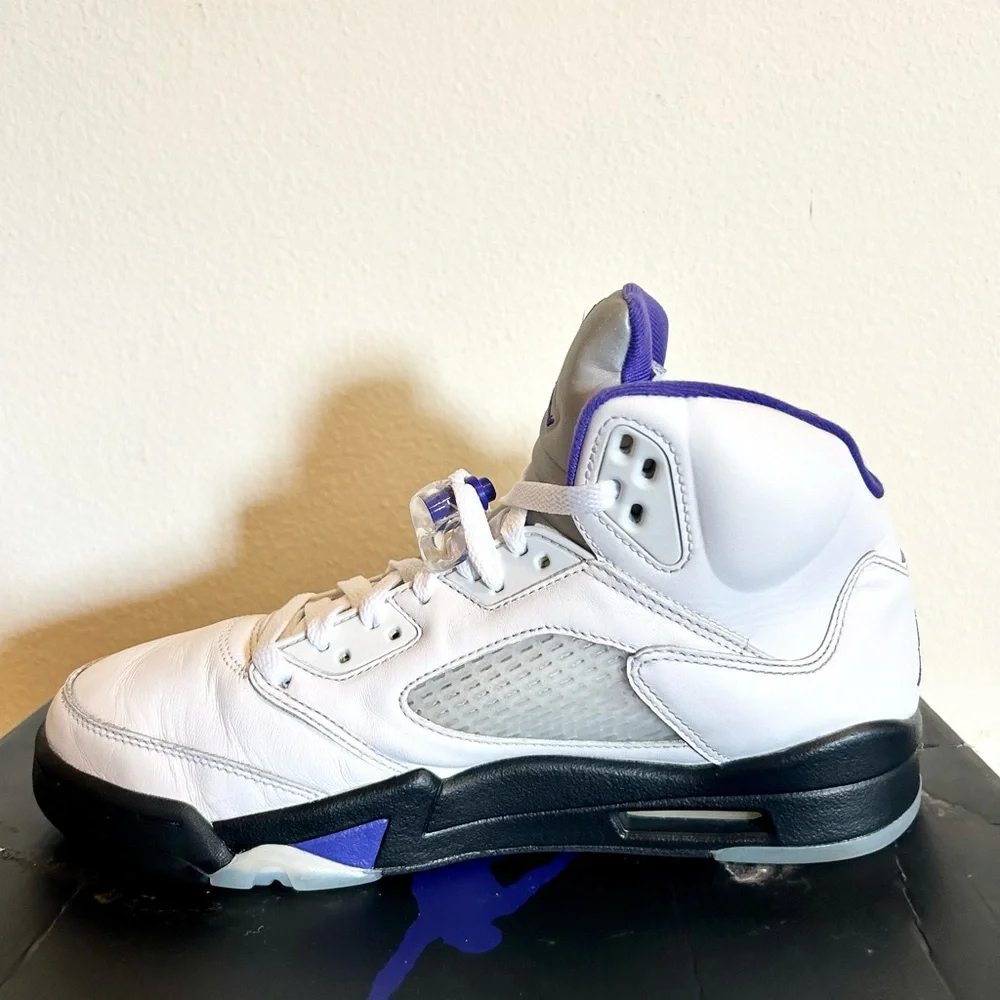 AUTHENTIC Jordan 5 Retro Dark Concord size 8.5 DD0587-141 2022 PRE-OWNED